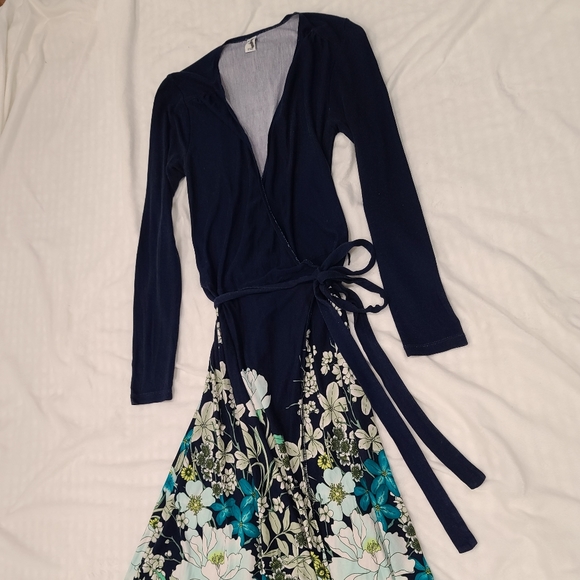 Navy and Floral Old Navy Wrap Dress - Picture 4 of 8